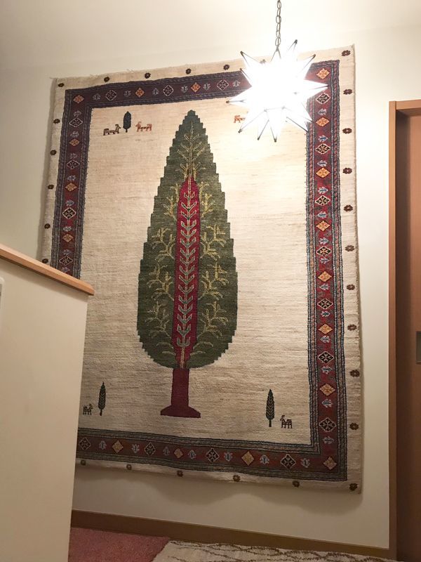 お家を守る糸杉のルリバフを大きな絵画のように。