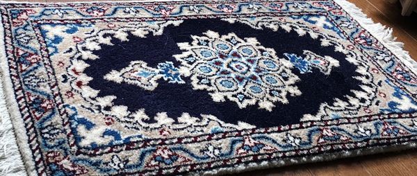 キュートなペルシャ絨毯をお求め頂きました。